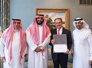 From left to right: Dr. Majid bin Abdullah Al Qasabi, Minister of Commerce and Investment; Mohammad Bin Salman Al Saud, the Deputy Crown Prince of Saudi Arabia; Andrew Liveris, Dow chairman and CEO; Khalid Al-Falih, Minister of Energy and Mineral Resources of Saudi Arabia and chairman of Saudi Aramco